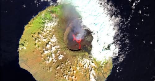 জীবন্ত আগ্নেয়গিরির ঠিক নিচেই বসবাস কেন ?